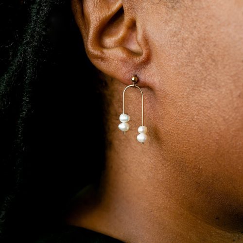 ArcaFreshwaterPearlPostEarrings OM 01