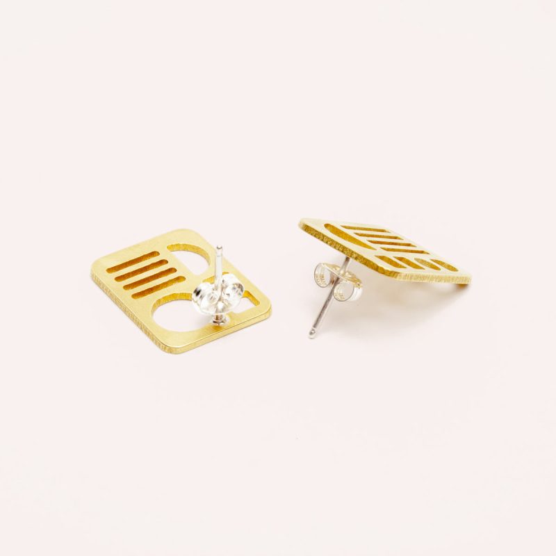 BetsyIya Sombra Studs Brass 2