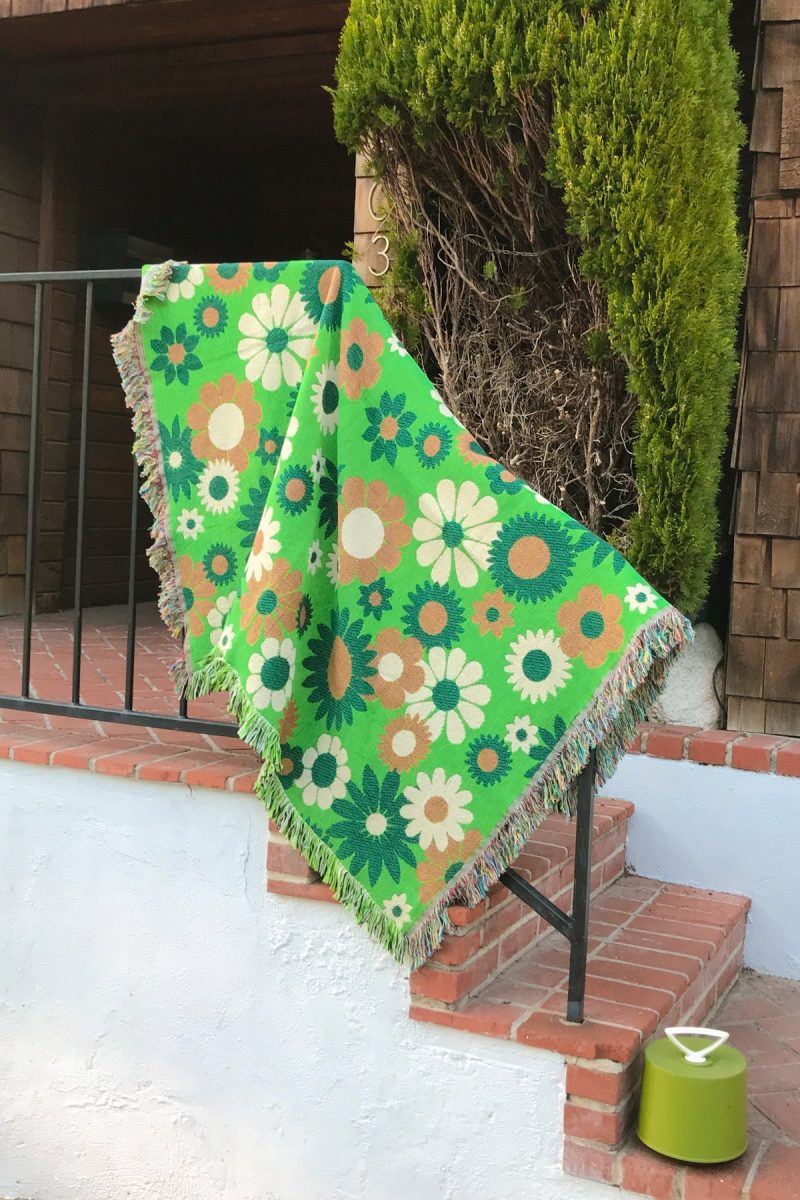 MiracleEyeGreenDaisyBlanket 4