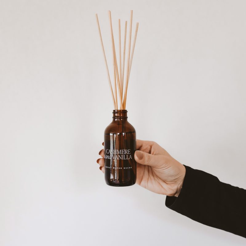 R157A CASHMERE AND VANILLA AMBER REED DIFFUSER INFINITY HOMES MAY 2023 SWEET WATER DECOR 7