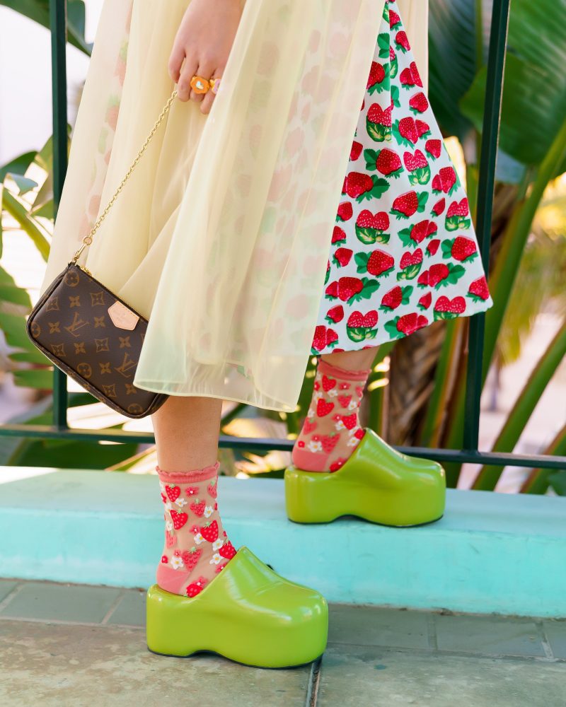 SockCandyStrawberryDaisySocksSimonMillerClogs2