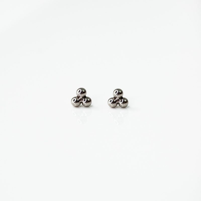 TinyTrioFlatBackSleeperEarrings Silver 02