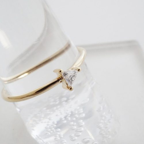 Triangle Solitaire Ring Gold 4