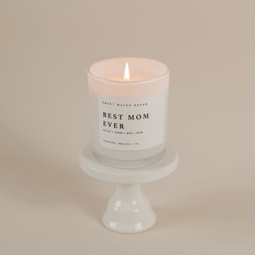 WJ002 BEST MOM EVER WHITE QUOTE CANDLE EDITORIAL 2023 SWEET WATER DECOR 05