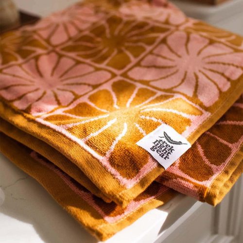 groovy flowers bath towel trek light 1